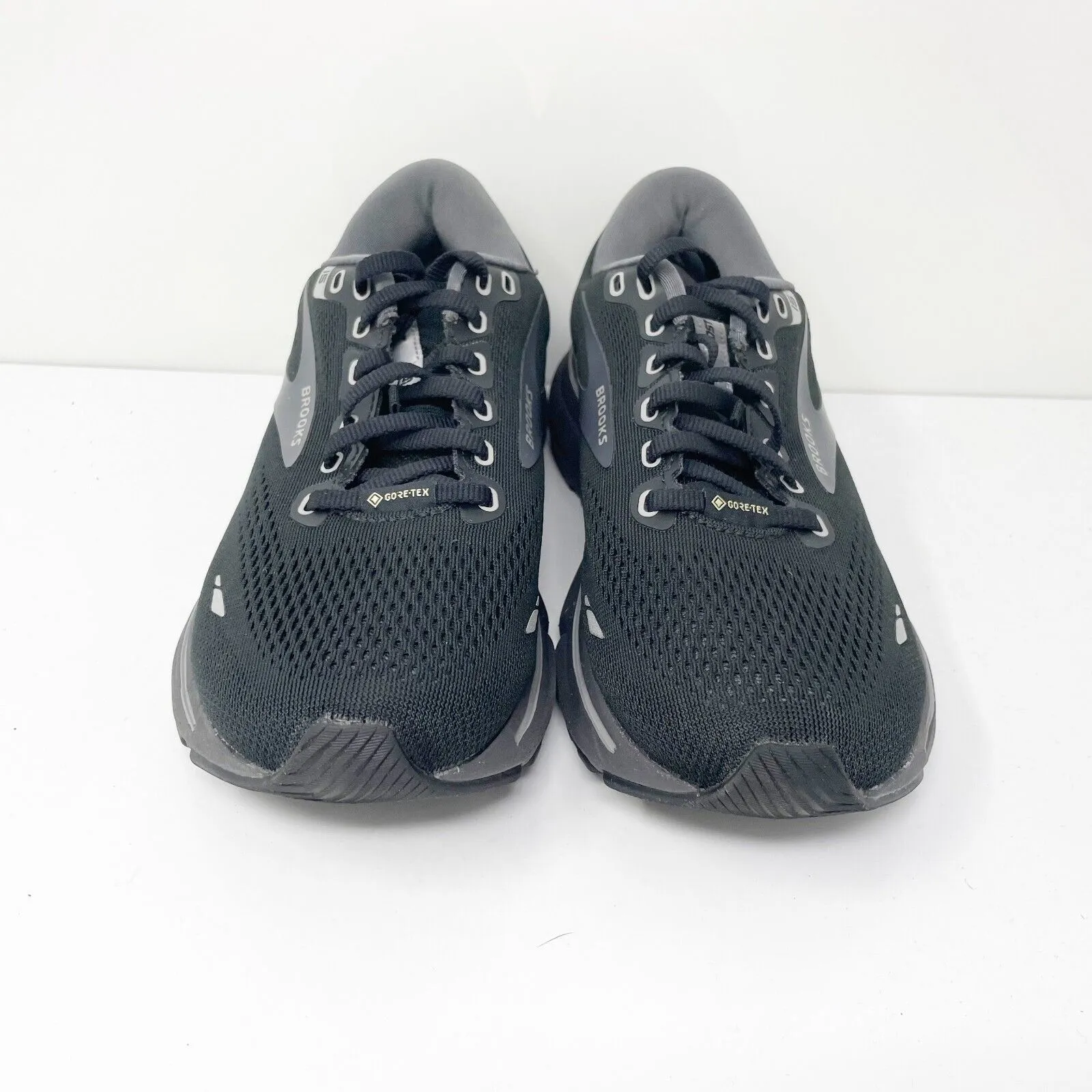 Brooks Womens Ghost 15 GTX 1203821B022 Black Running Shoes Sneakers Size 8.5 B