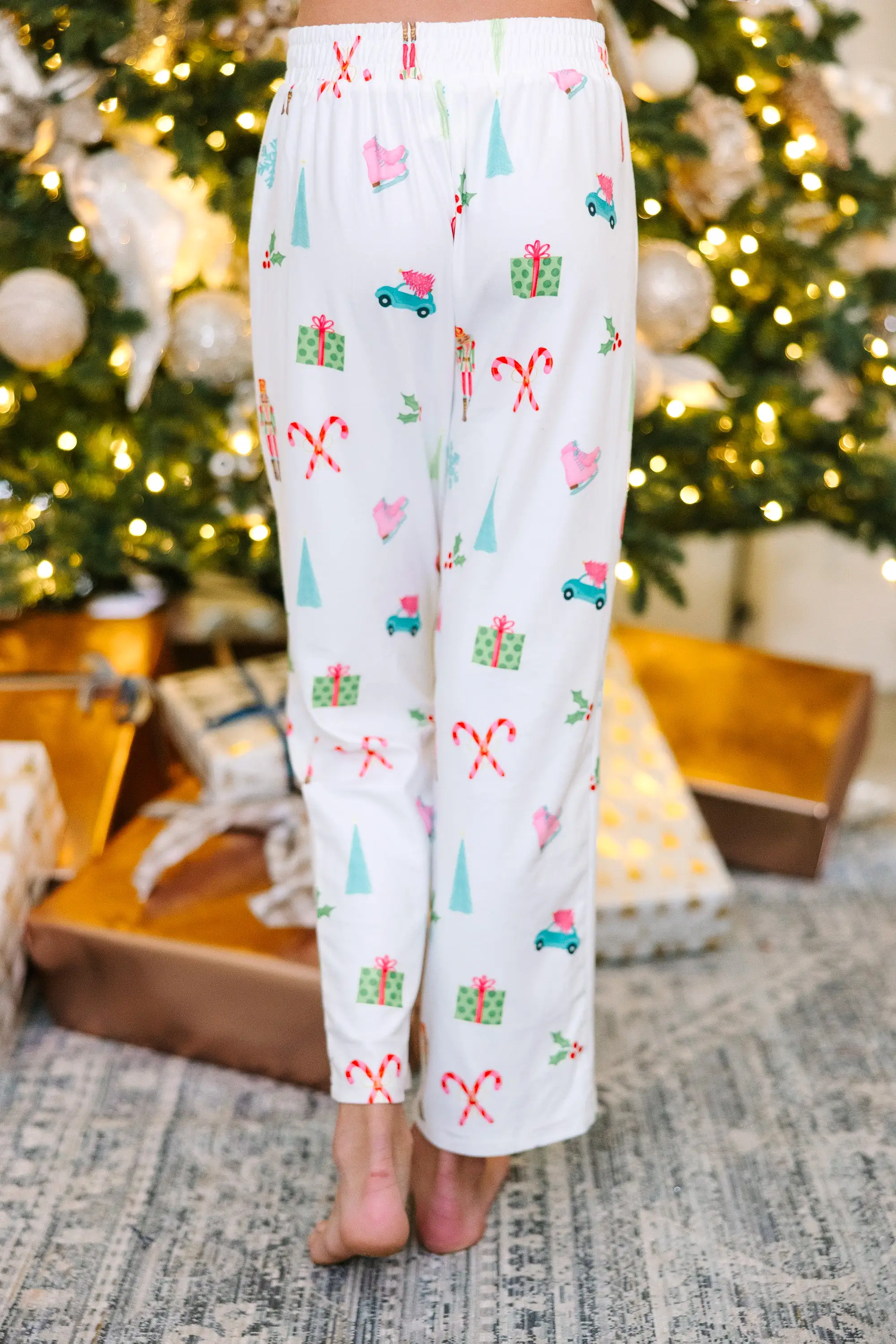 Girls: Staying In White Holiday Print L/S Pajama Set