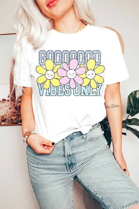 GOOD VIBES ONLY GRAPHIC TEE PLUS SIZE