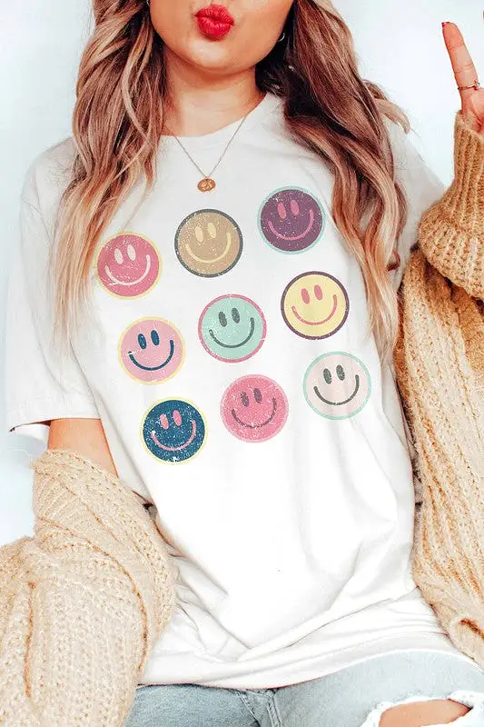 HAPPY FACE GALLERY GRAPHIC TEE PLUS SIZE