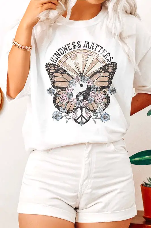 KINDNESS MATTERS GRAPHIC TEE PLUS SIZE